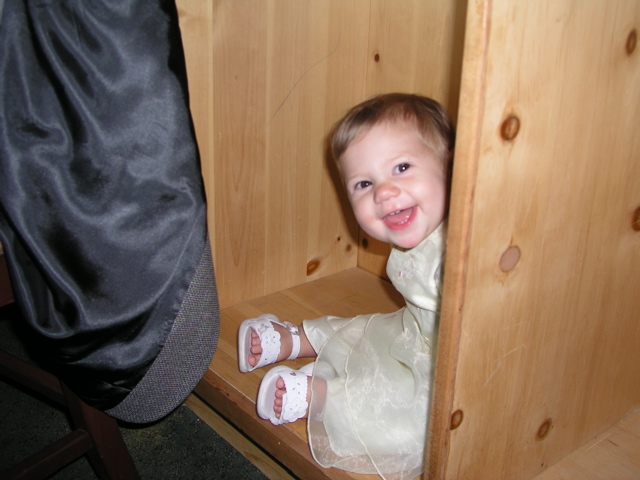 Sera continues exploring the lodge